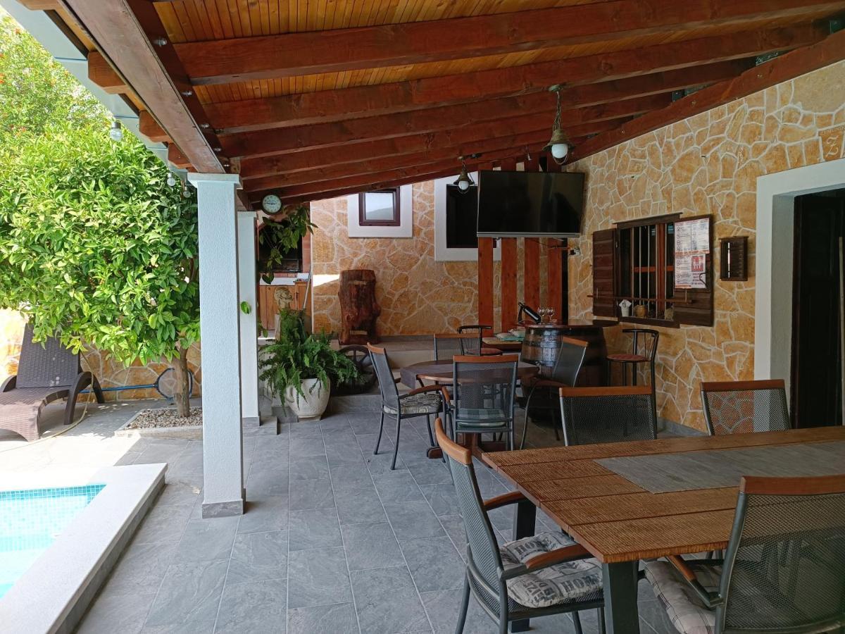 Villa Vlade- From The Heated Pool To The Beach In 1 Minute Jesenice  Dış mekan fotoğraf